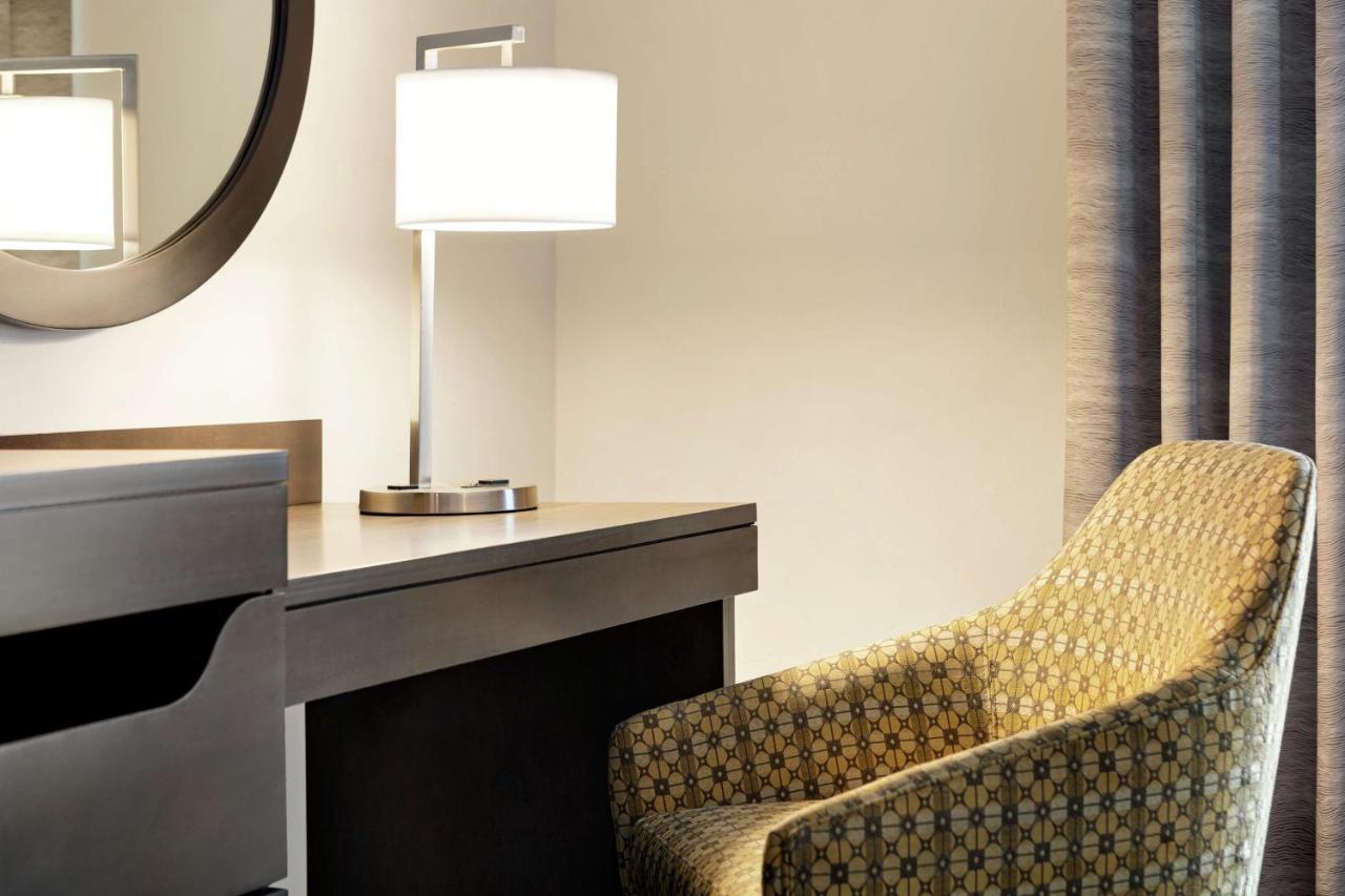 Hampton & Greenville-downtown-riverplace Hotel 3*