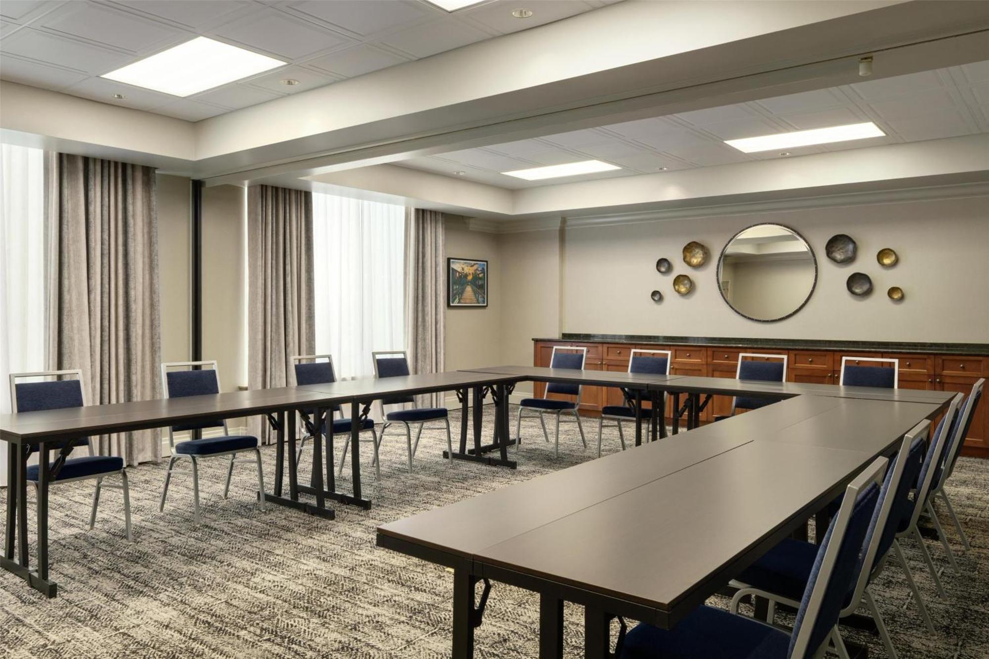 Hotel Hampton & Greenville-downtown-riverplace 3*