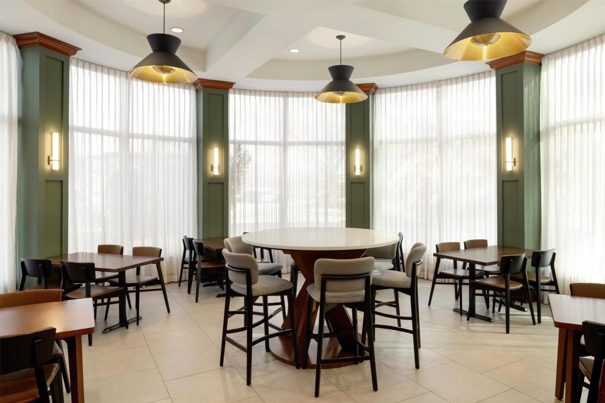 Hampton & Greenville-downtown-riverplace Hotel 3*